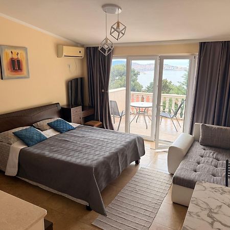 Imperia Apartment Bar Luaran gambar
