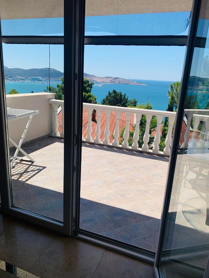 Imperia Apartment Bar Luaran gambar