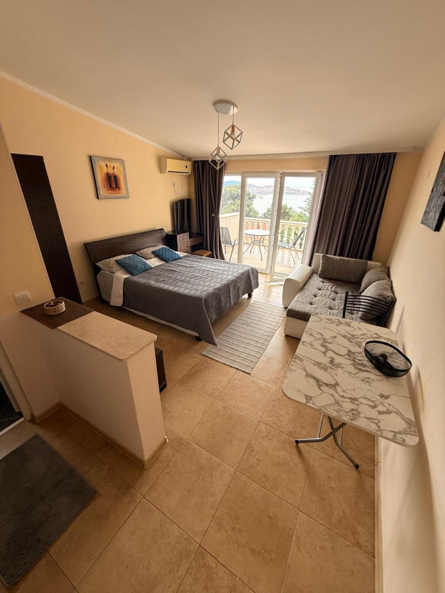 Imperia Apartment Bar Luaran gambar